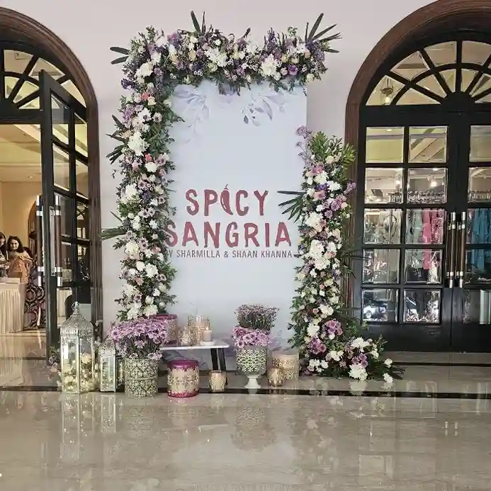 Purchase Stylish Floral Welcome Board with Candles